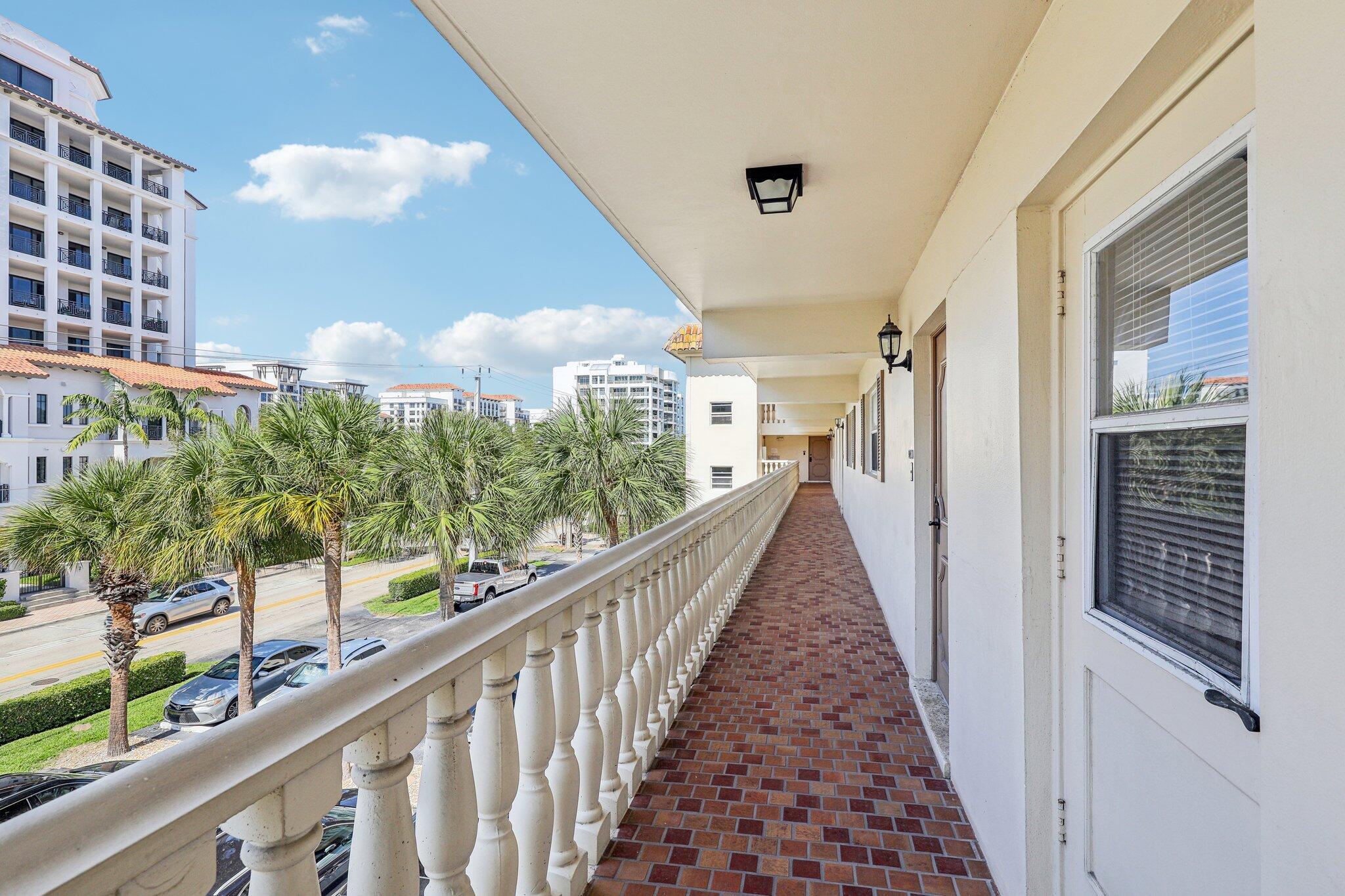 200 E Royal Palm Road 3040