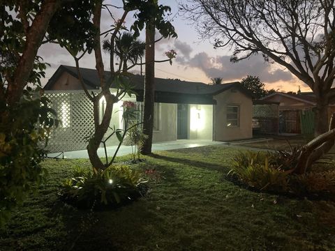 604 W Ocean Avenue Lantana FL 33462