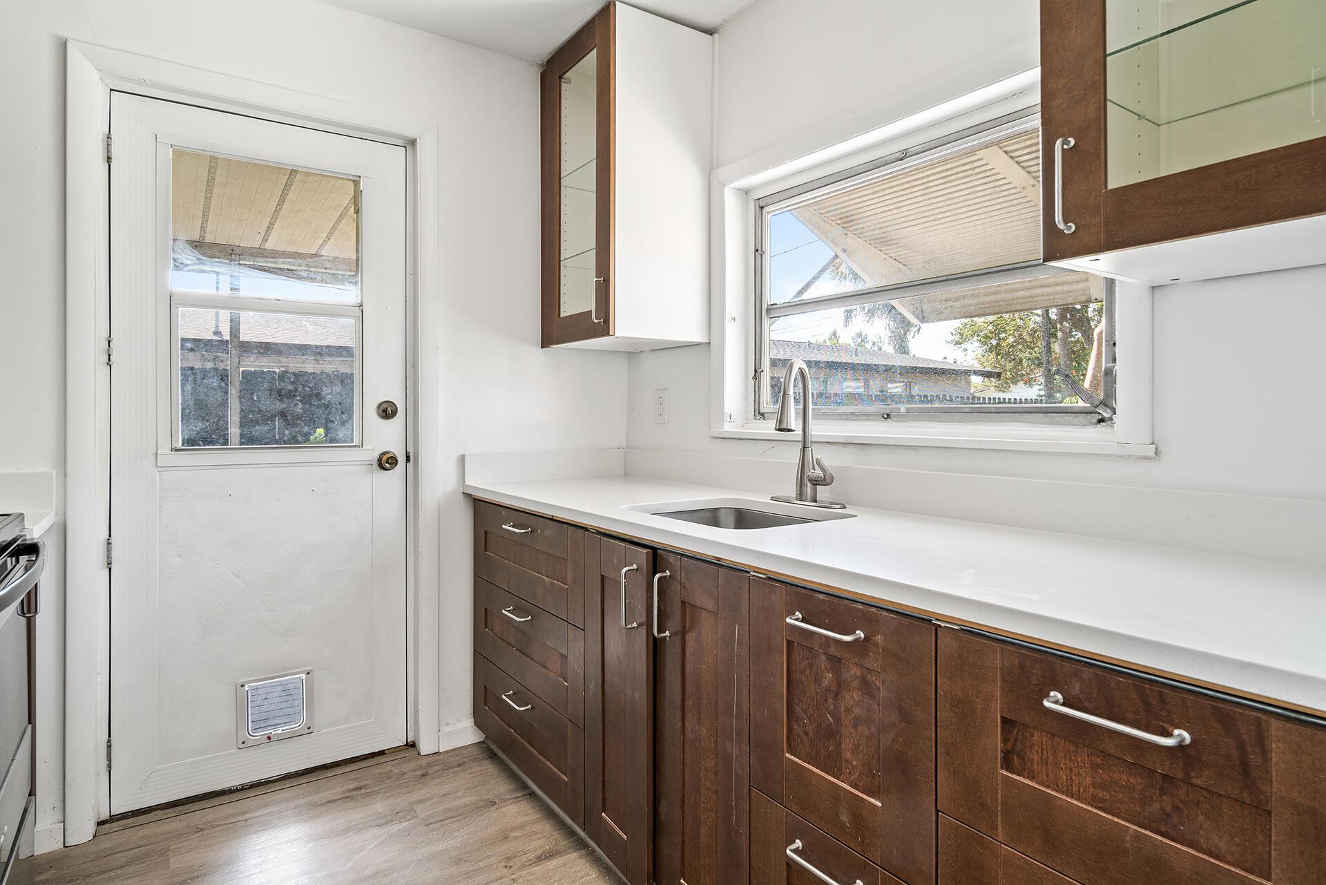 604 W Ocean Avenue