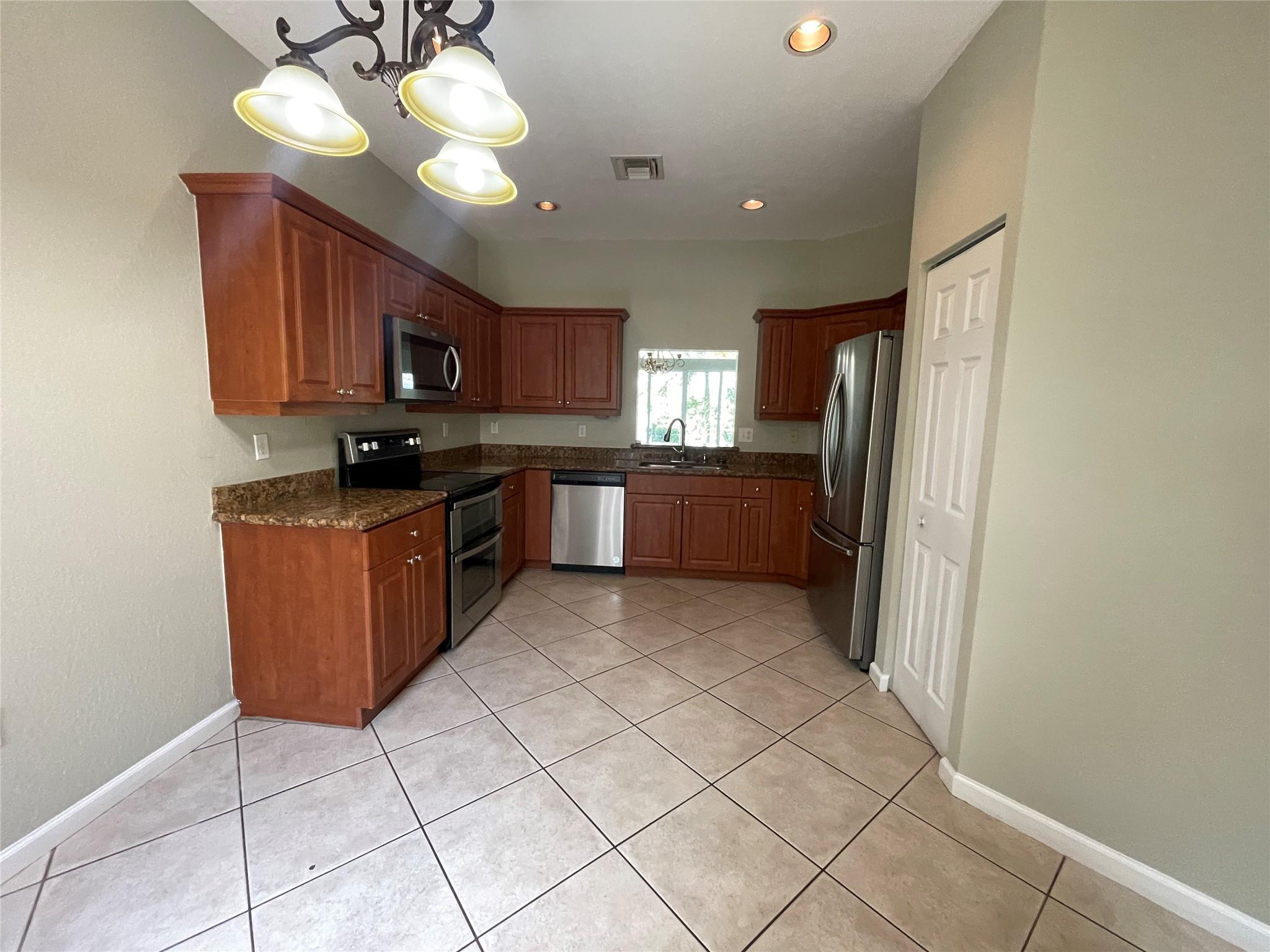 5031 Madison Lakes Cir