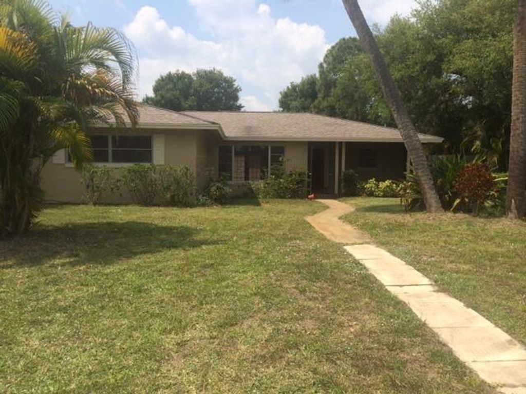 Photo of 3201 Live Oak Lane, Fort Pierce, FL 34981 (MLS # R10763170)