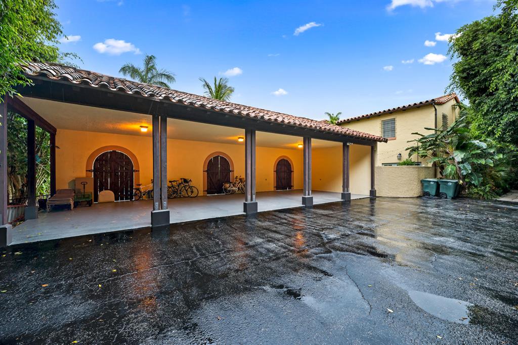 BIENESTAR CONDO - Residential