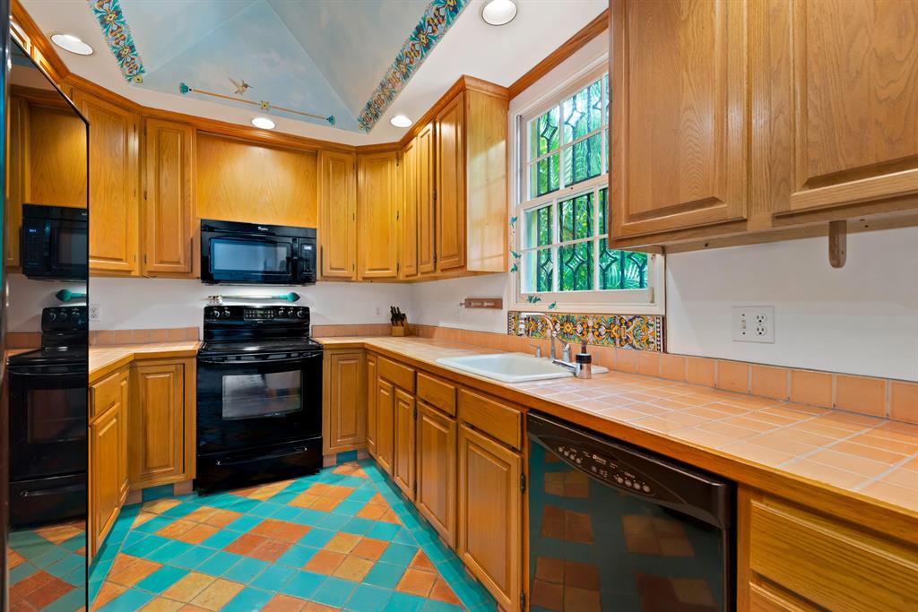 BIENESTAR CONDO - Residential