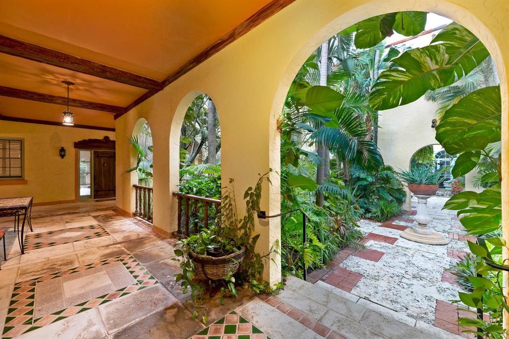 BIENESTAR CONDO - Residential