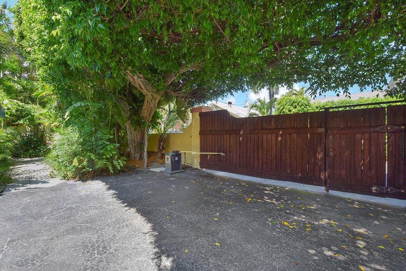 BIENESTAR CONDO - Residential