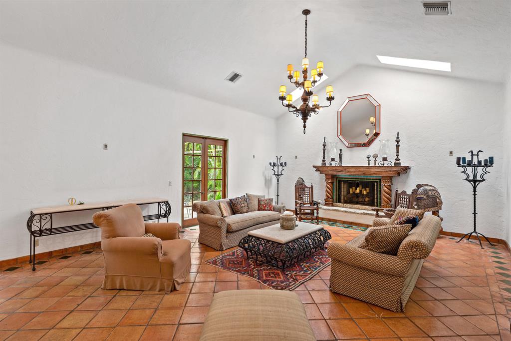 BIENESTAR CONDO - Residential