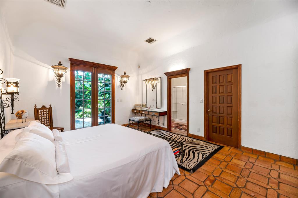 BIENESTAR CONDO - Residential