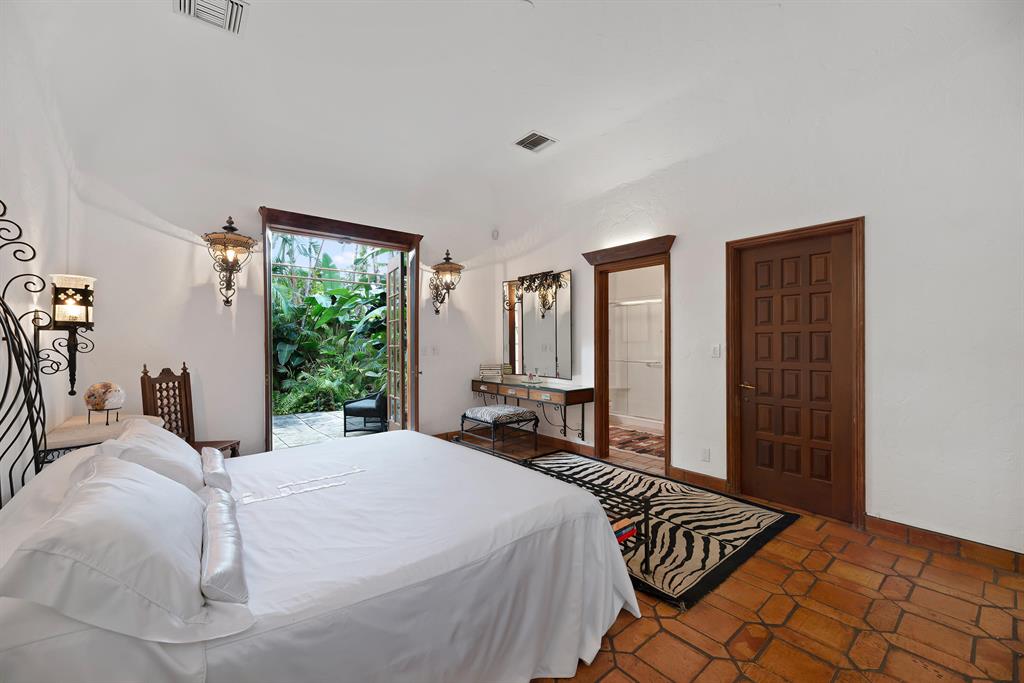 BIENESTAR CONDO - Residential