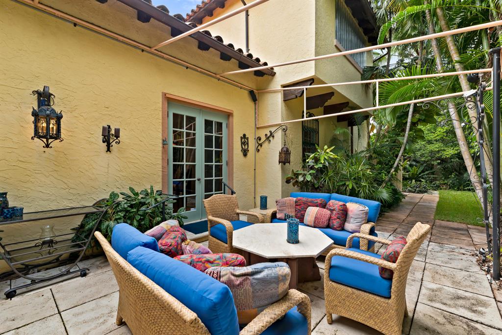 BIENESTAR CONDO - Residential