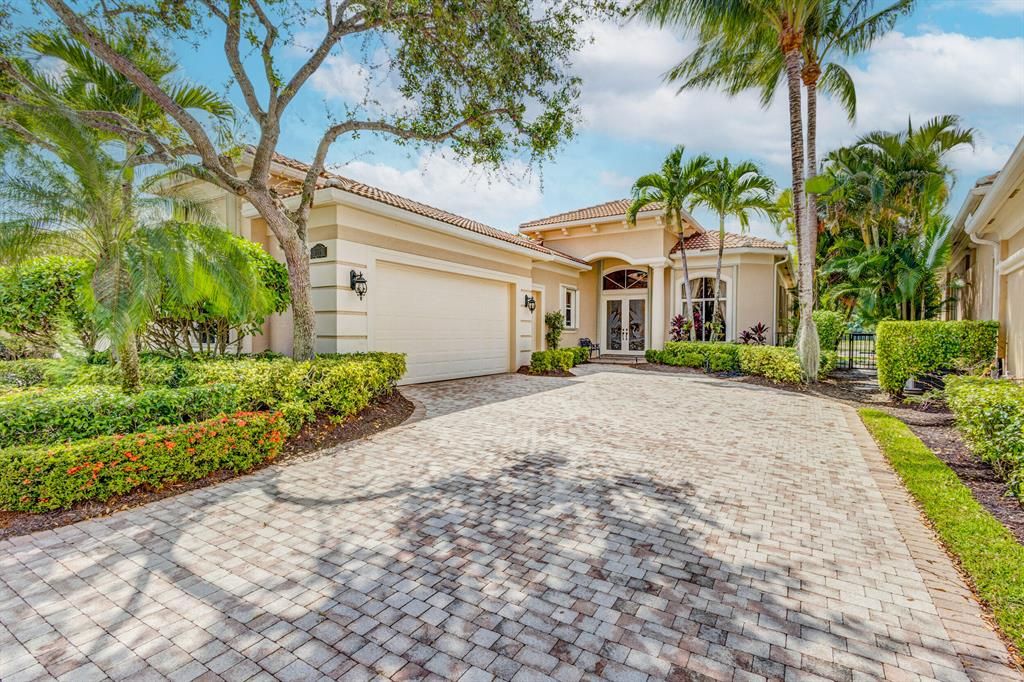 Photo of 266 Porto Vecchio Way, Palm Beach Gardens, FL 33418 (MLS # R10873630)
