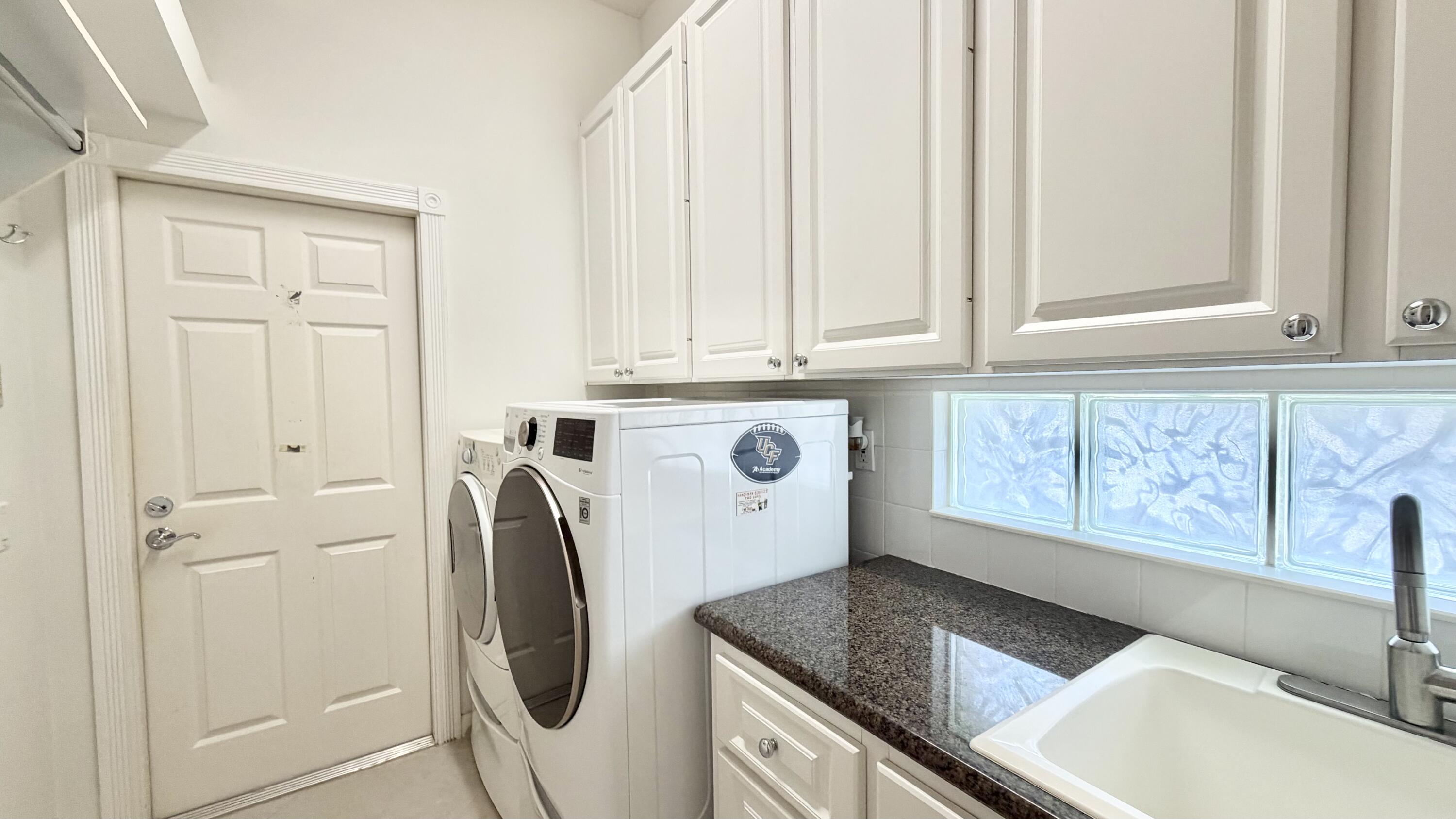 RIVERWALK - Residential