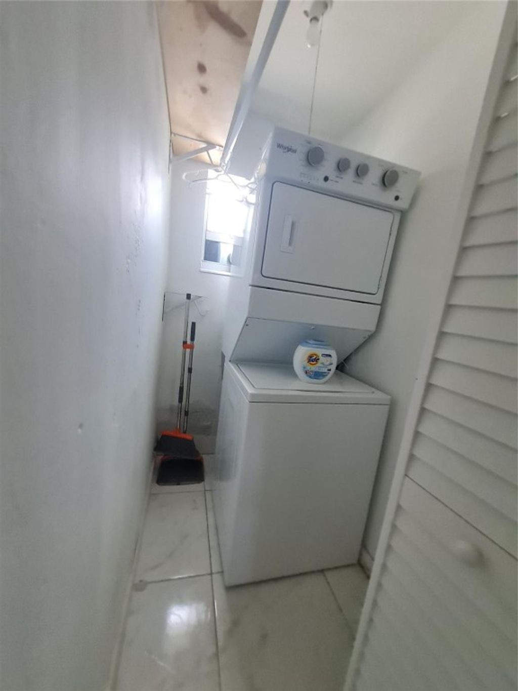 Photo of 898 NE 40th Street #2, Oakland Park, FL 33334 (MLS # F10444640)