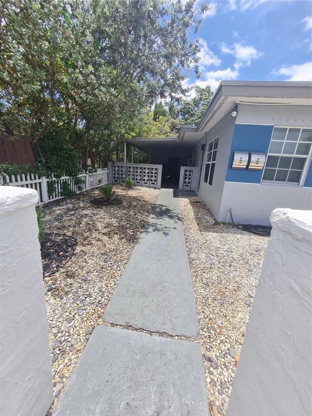 Photo of 898 NE 40th Street #2, Oakland Park, FL 33334 (MLS # F10444640)