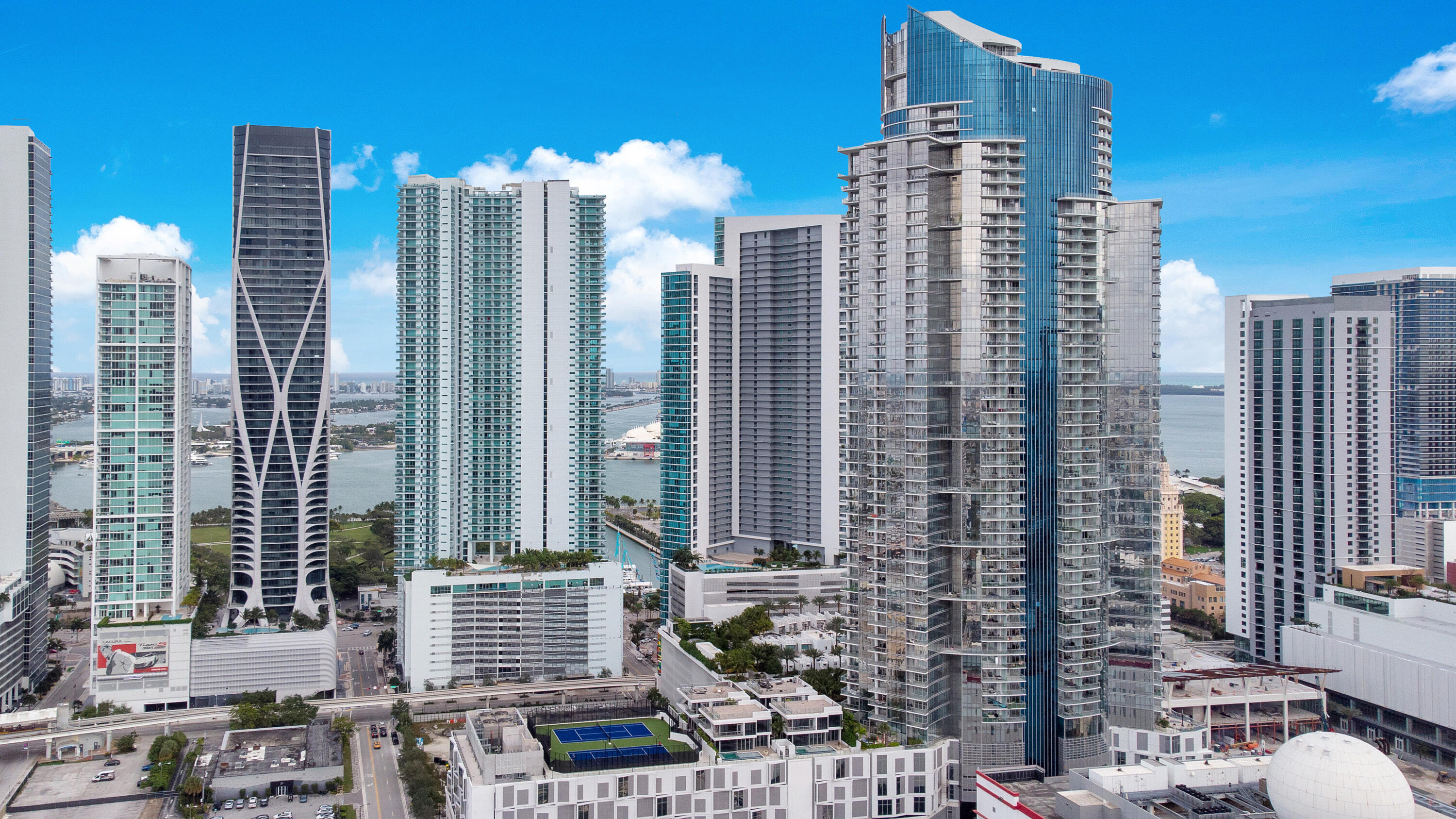 PARAMOUNT MIAMI WORLDCENTER CONDO - Residential Lease