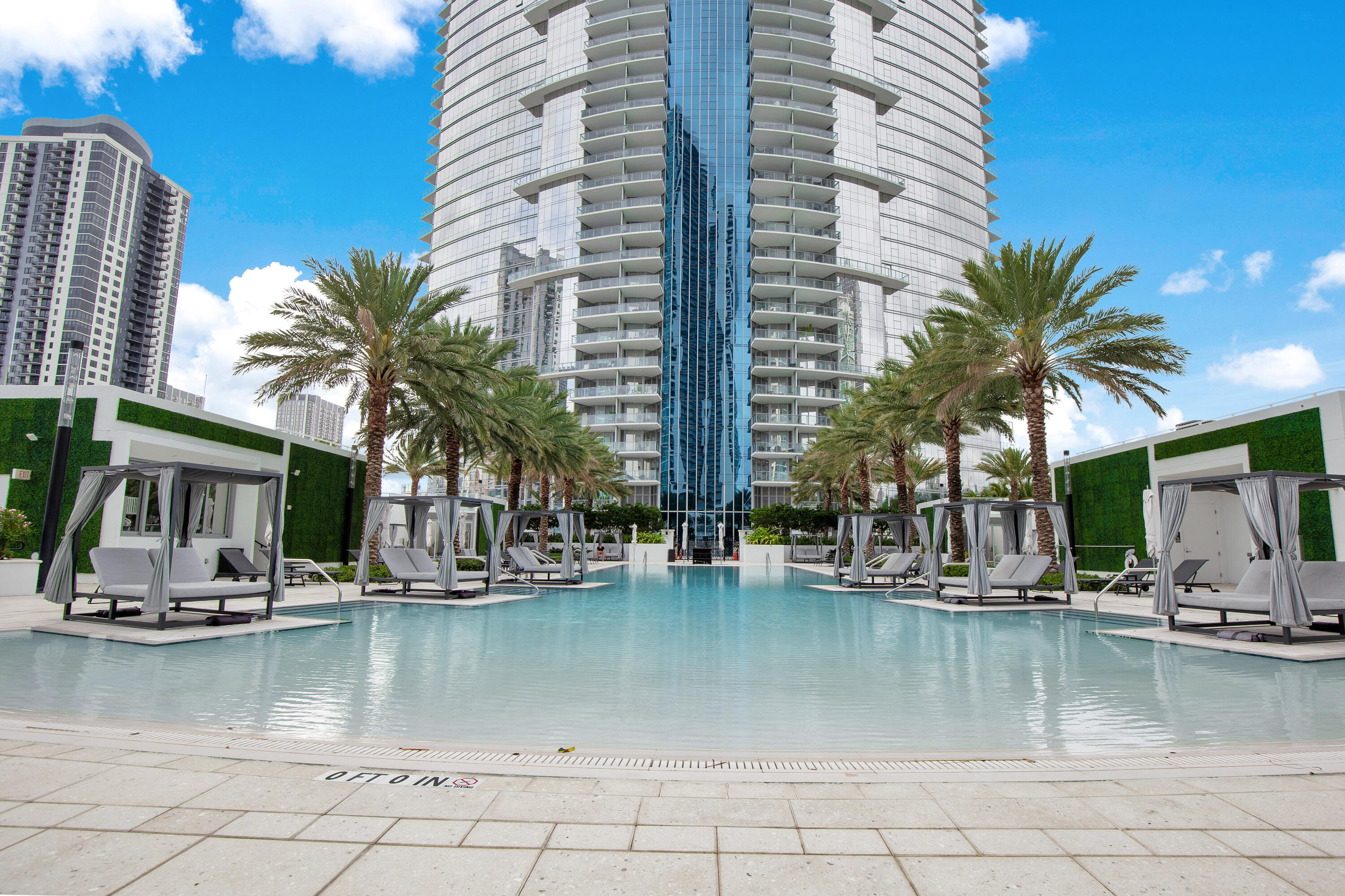 PARAMOUNT MIAMI WORLDCENTER CONDO - Residential Lease