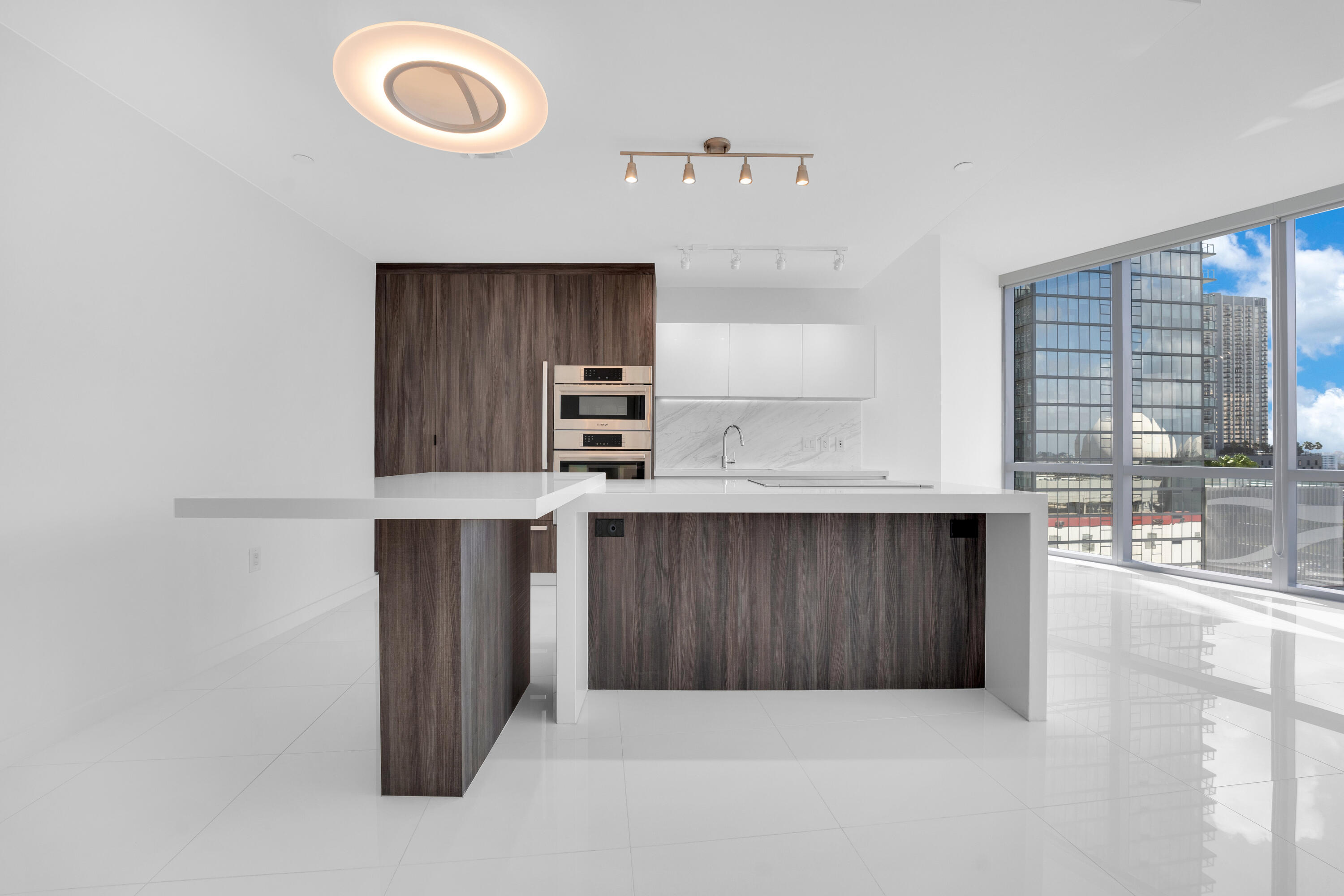 PARAMOUNT MIAMI WORLDCENTER CONDO - Residential Lease