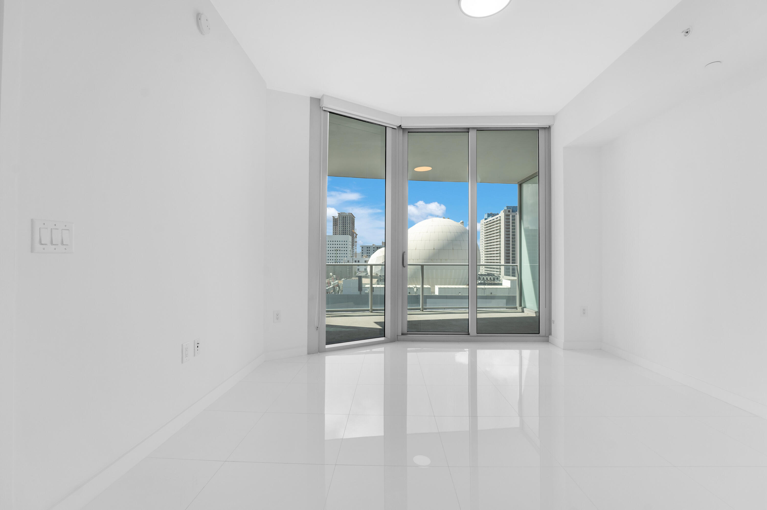 PARAMOUNT MIAMI WORLDCENTER CONDO - Residential Lease