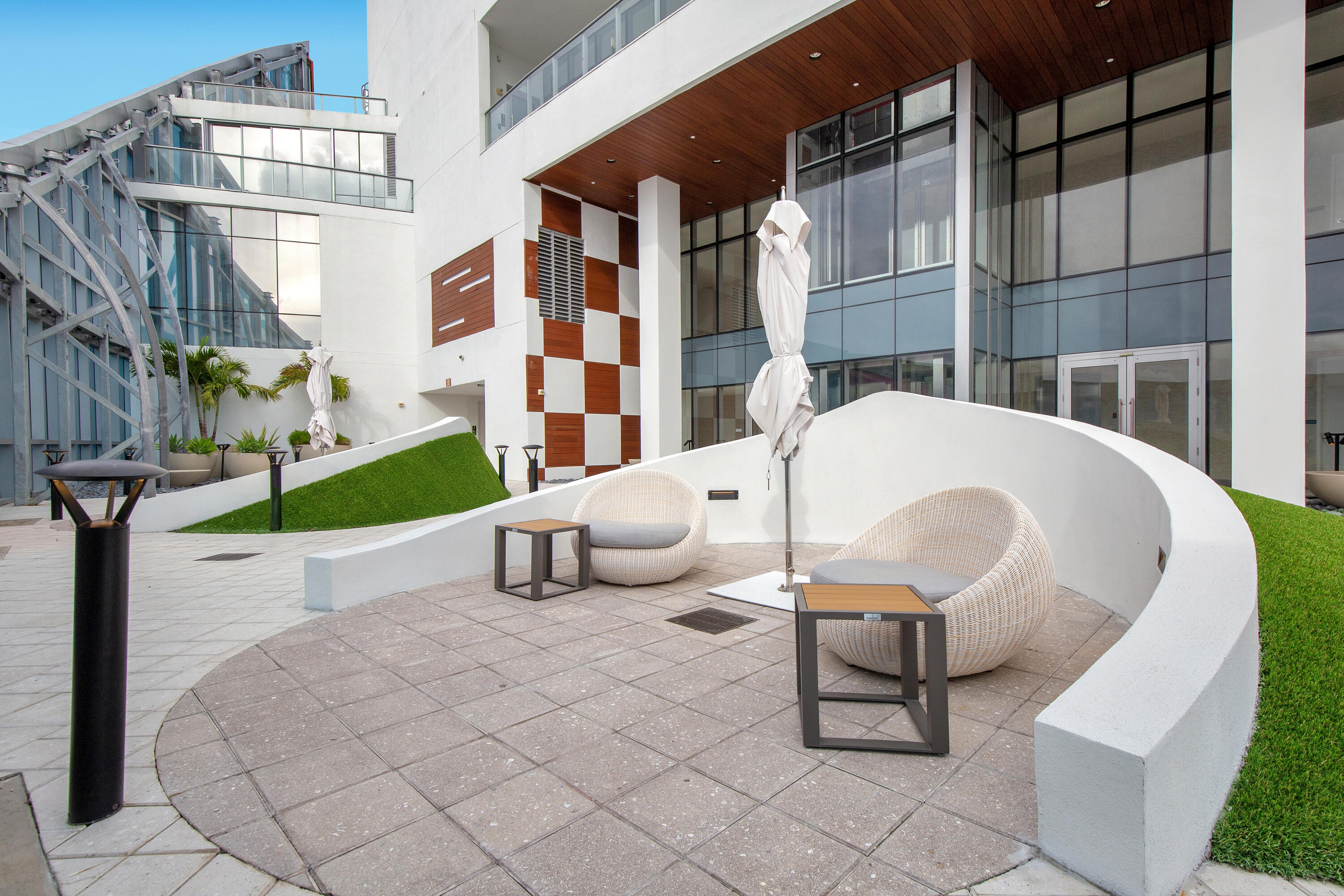 PARAMOUNT MIAMI WORLDCENTER CONDO - Residential Lease