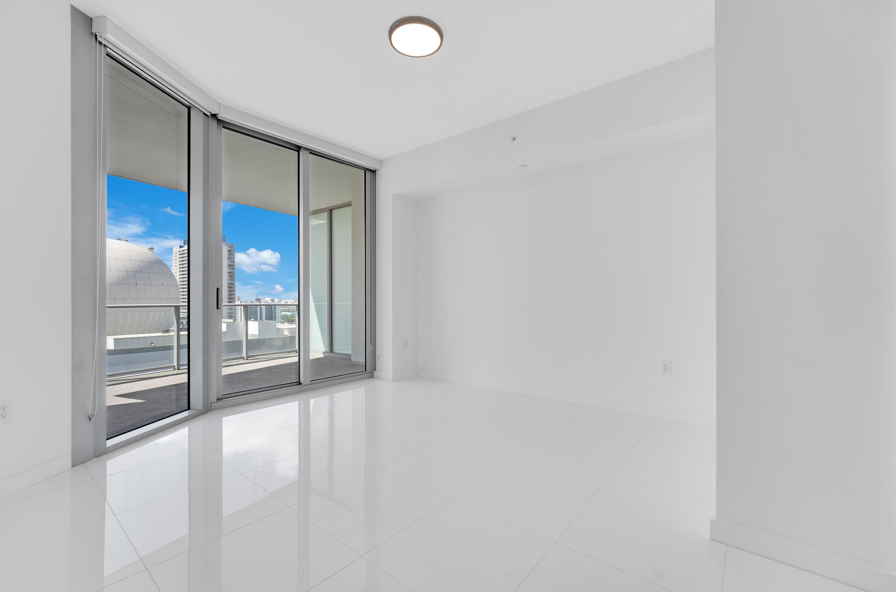 PARAMOUNT MIAMI WORLDCENTER CONDO - Residential Lease