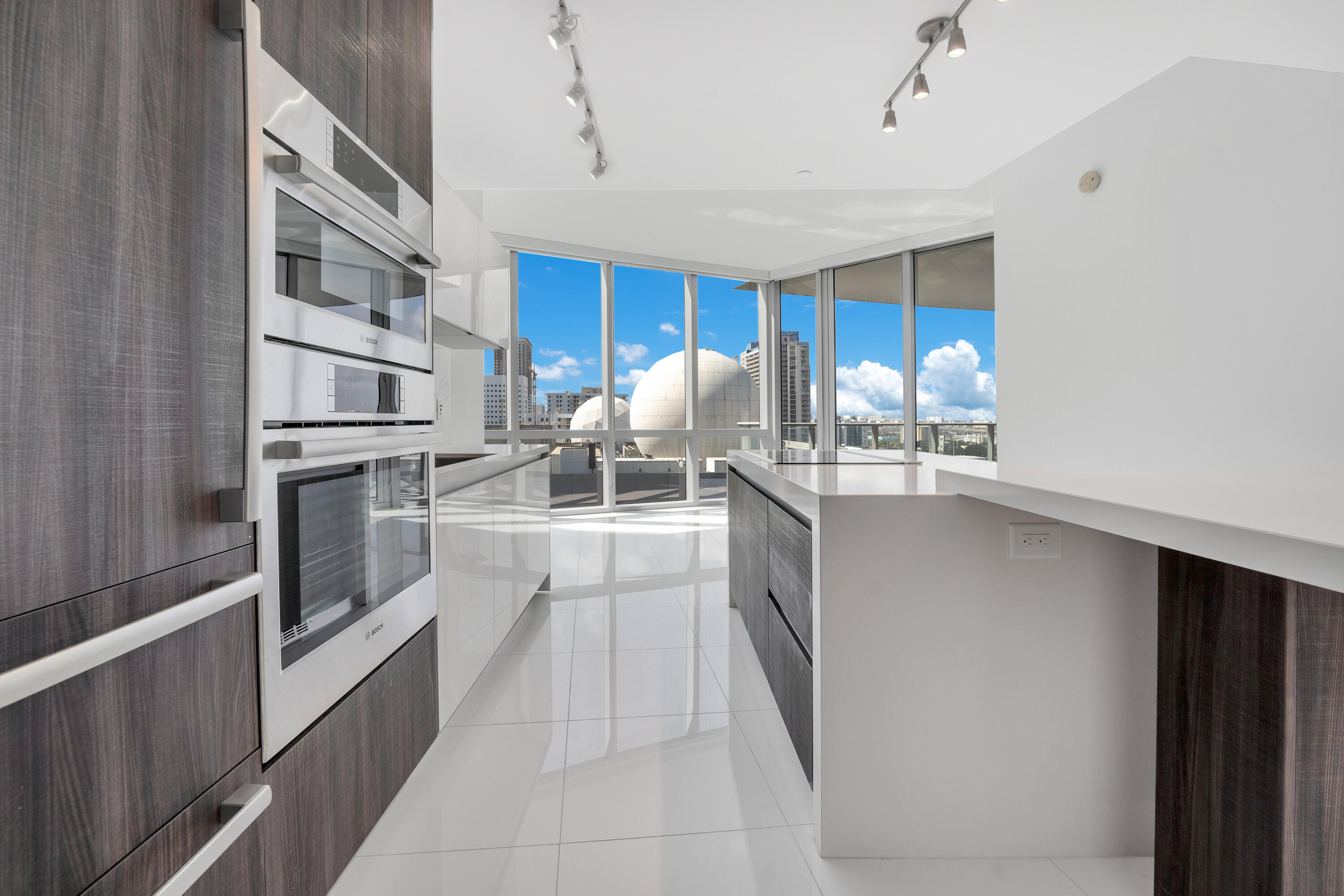 PARAMOUNT MIAMI WORLDCENTER CONDO - Residential Lease