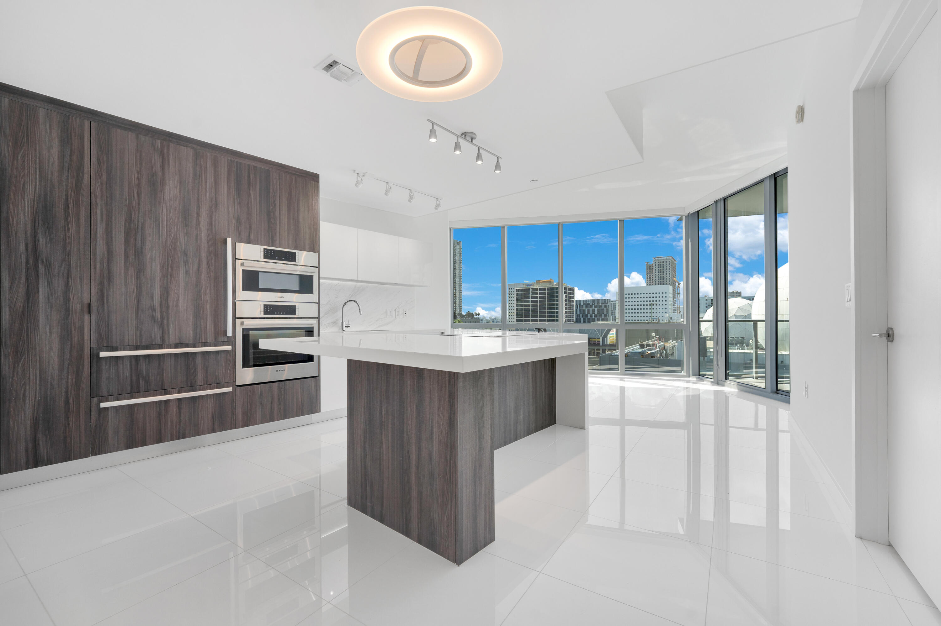 PARAMOUNT MIAMI WORLDCENTER CONDO - Residential Lease