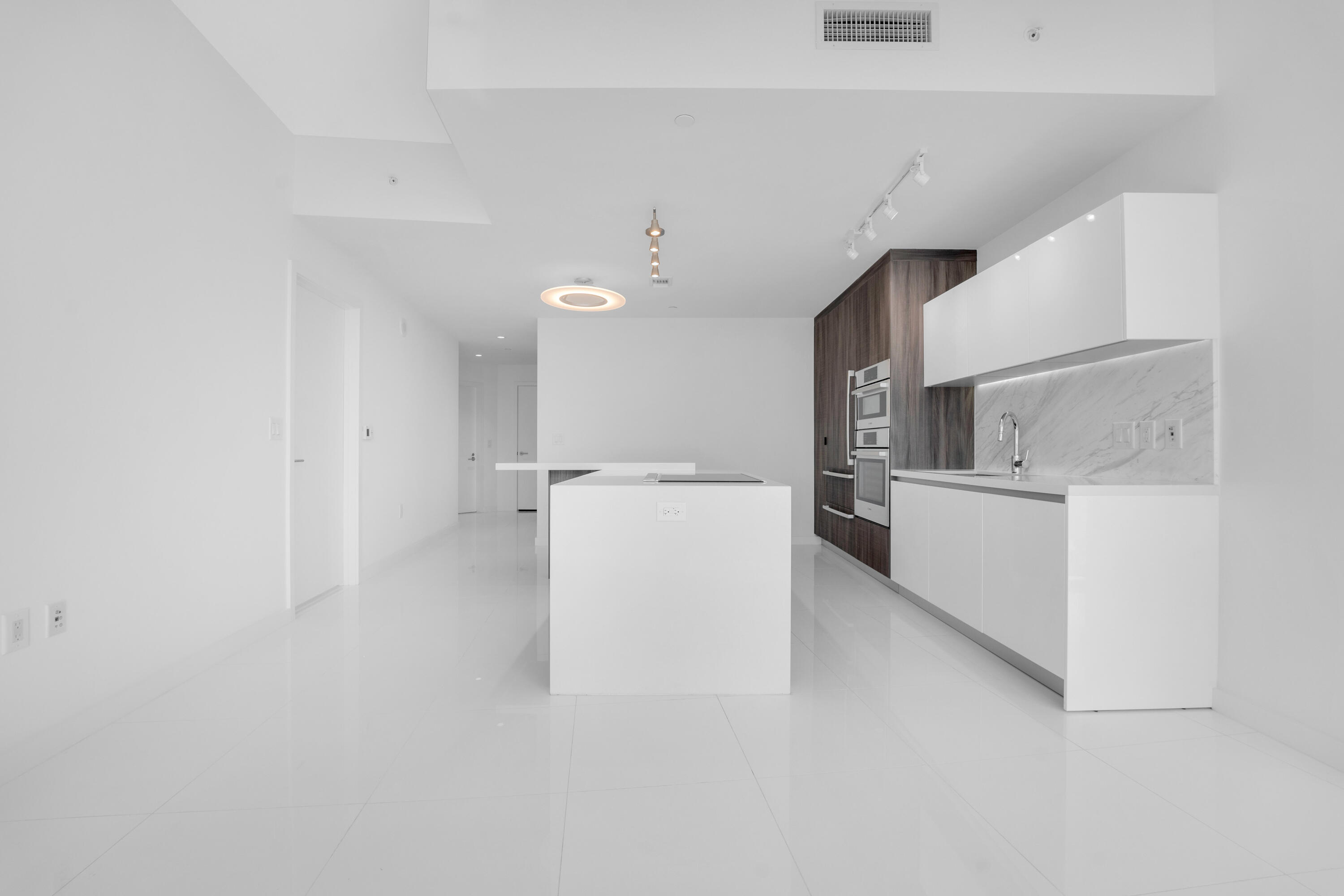 PARAMOUNT MIAMI WORLDCENTER CONDO - Residential Lease