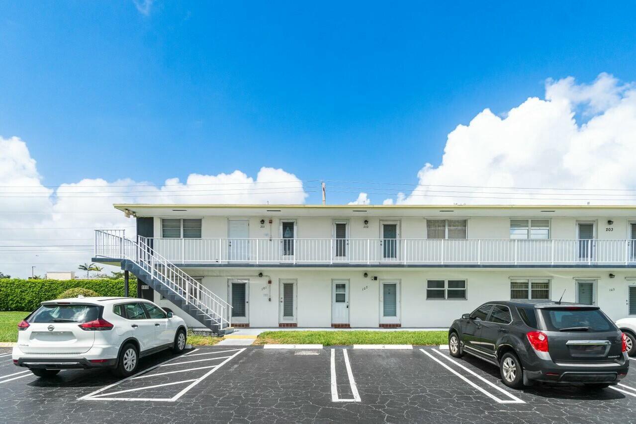 View photos, virtual tours, details... 1113 Lake Terrace 102