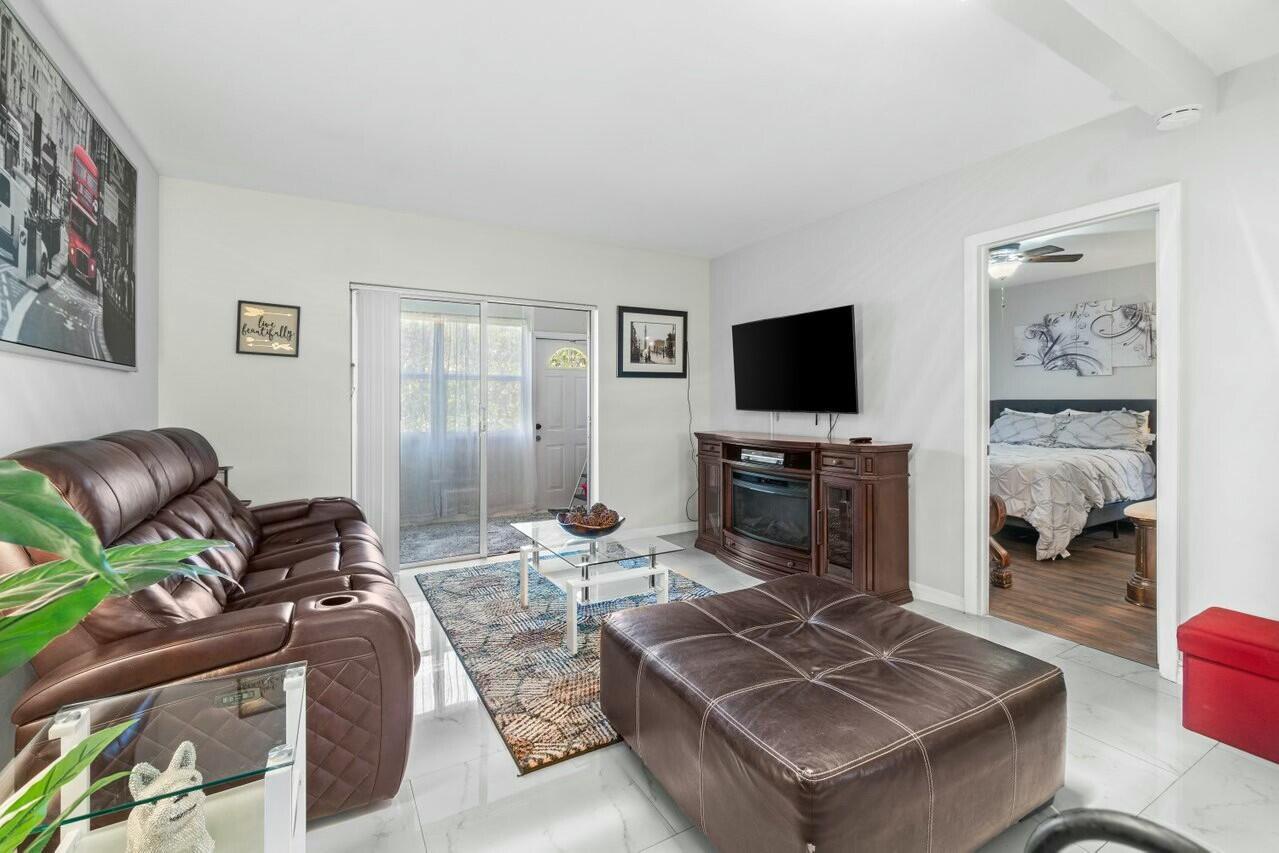 View photos, virtual tours, details... 1113 Lake Terrace 102