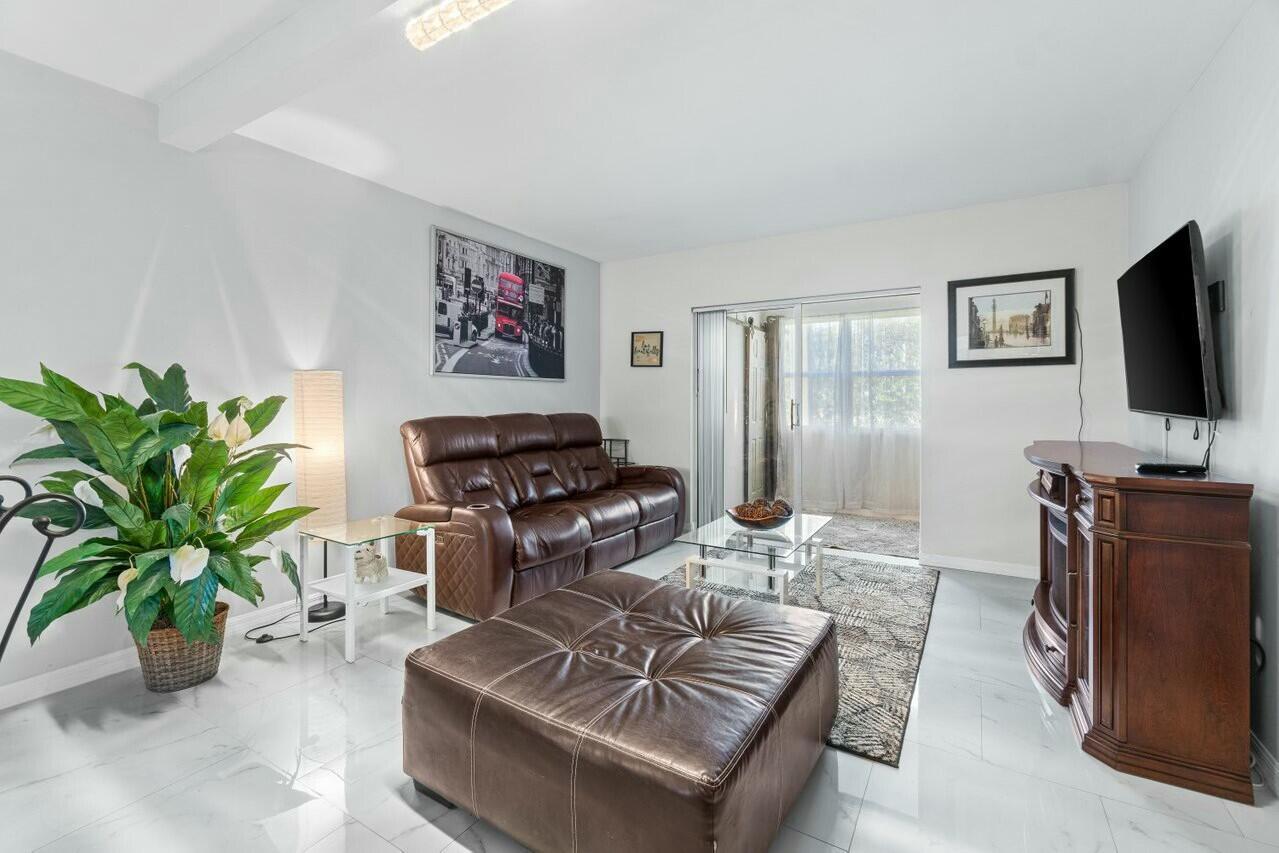 View photos, virtual tours, details... 1113 Lake Terrace 102