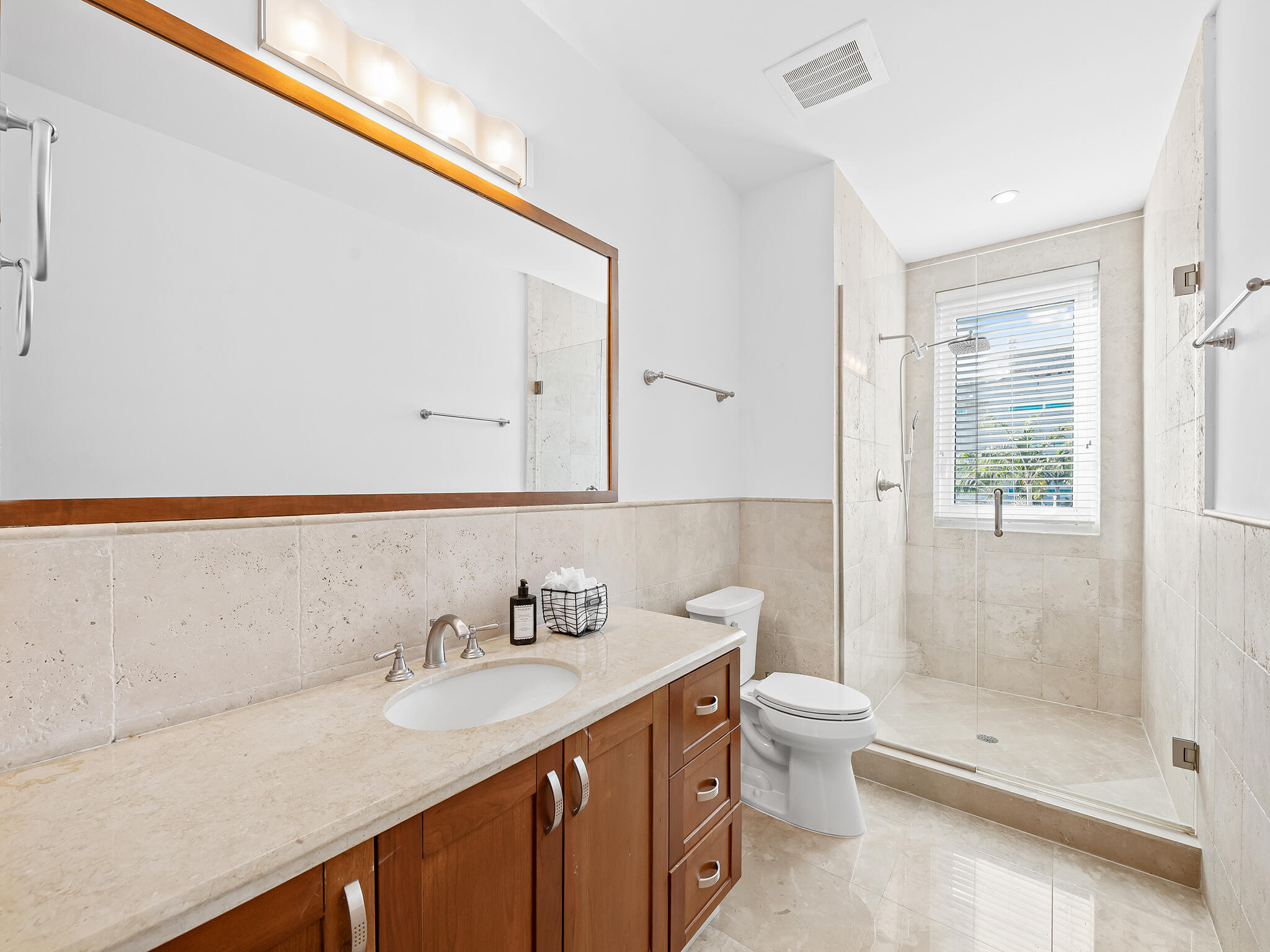 ARIA AT LAS OLAS CONDO - Residential Lease