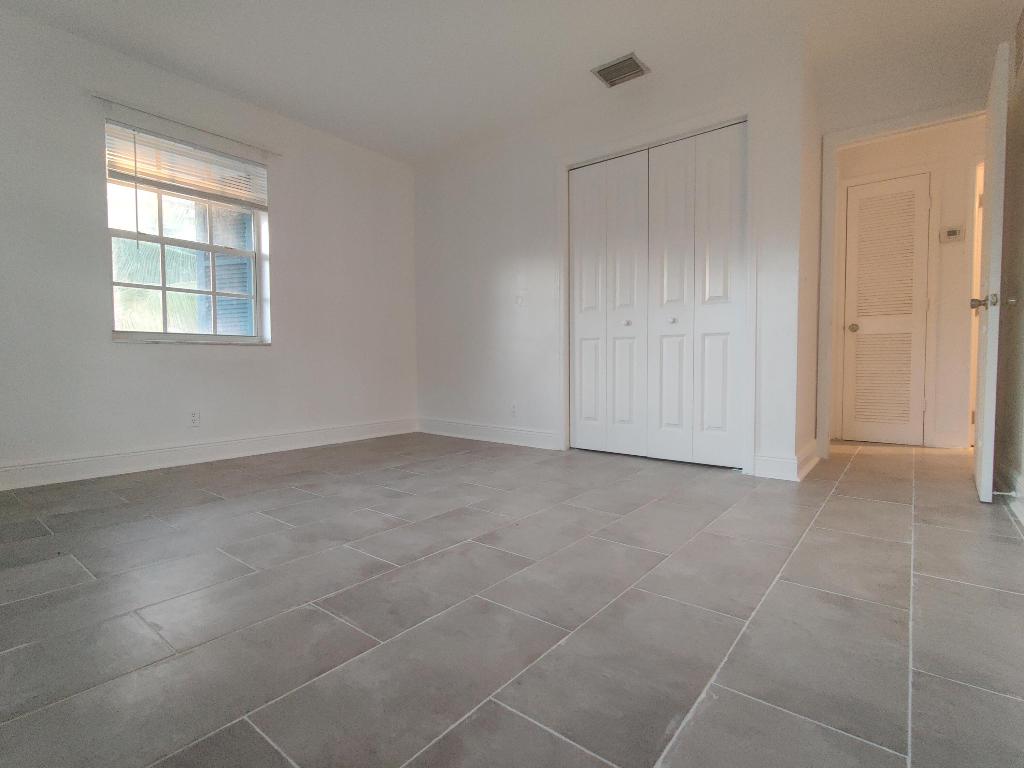 NORTH PALM BCH 1 - Residential Lease