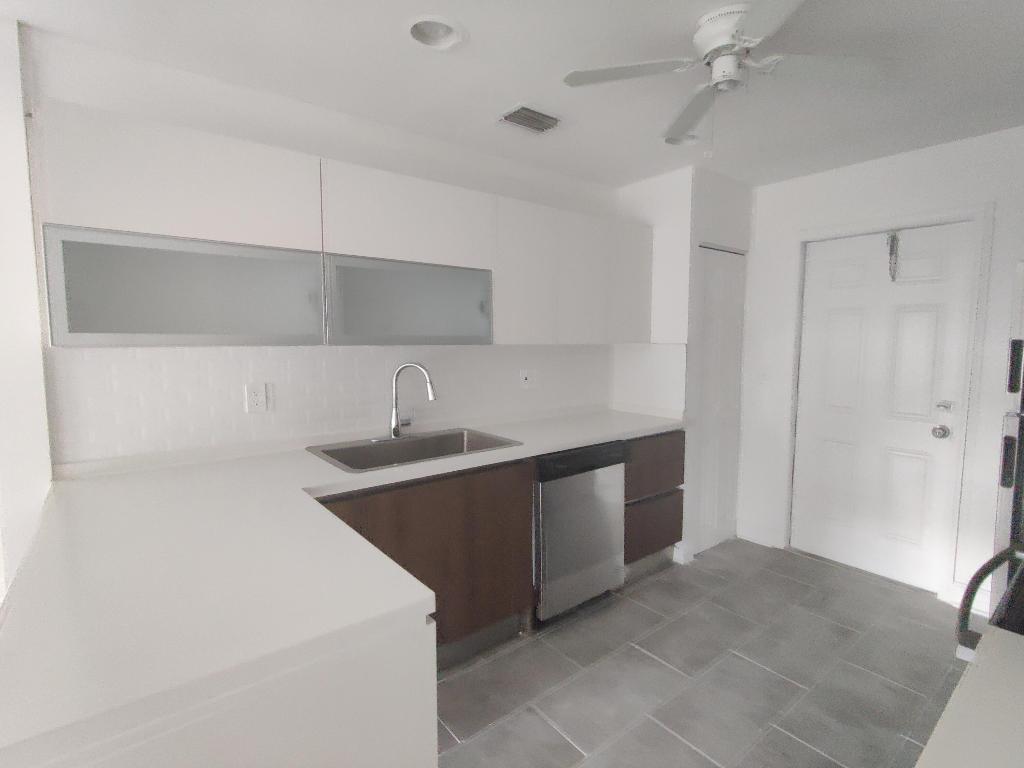 NORTH PALM BCH 1 - Residential Lease