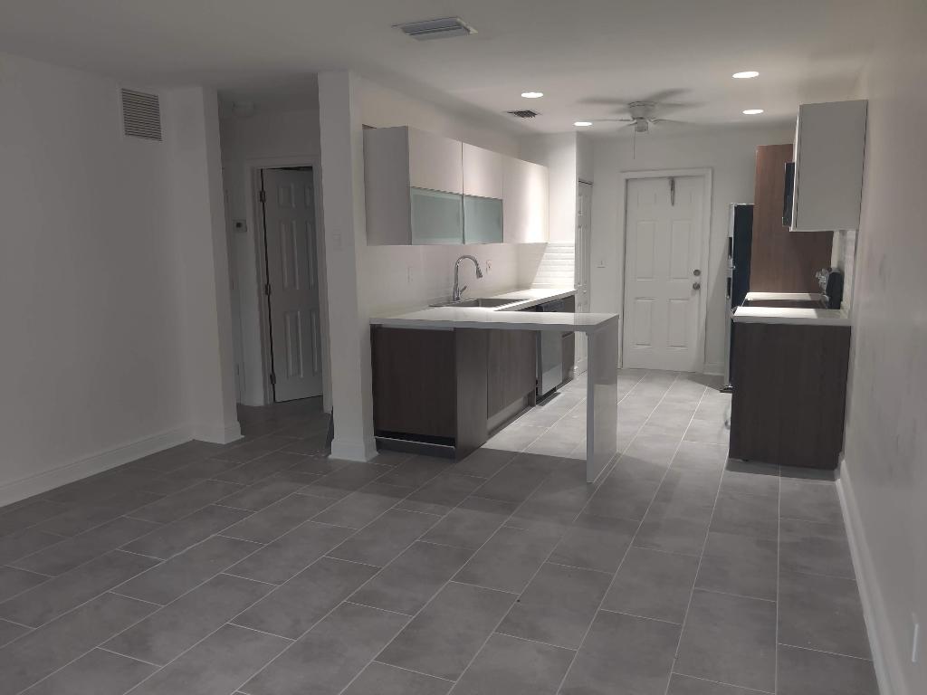 NORTH PALM BCH 1 - Residential Lease