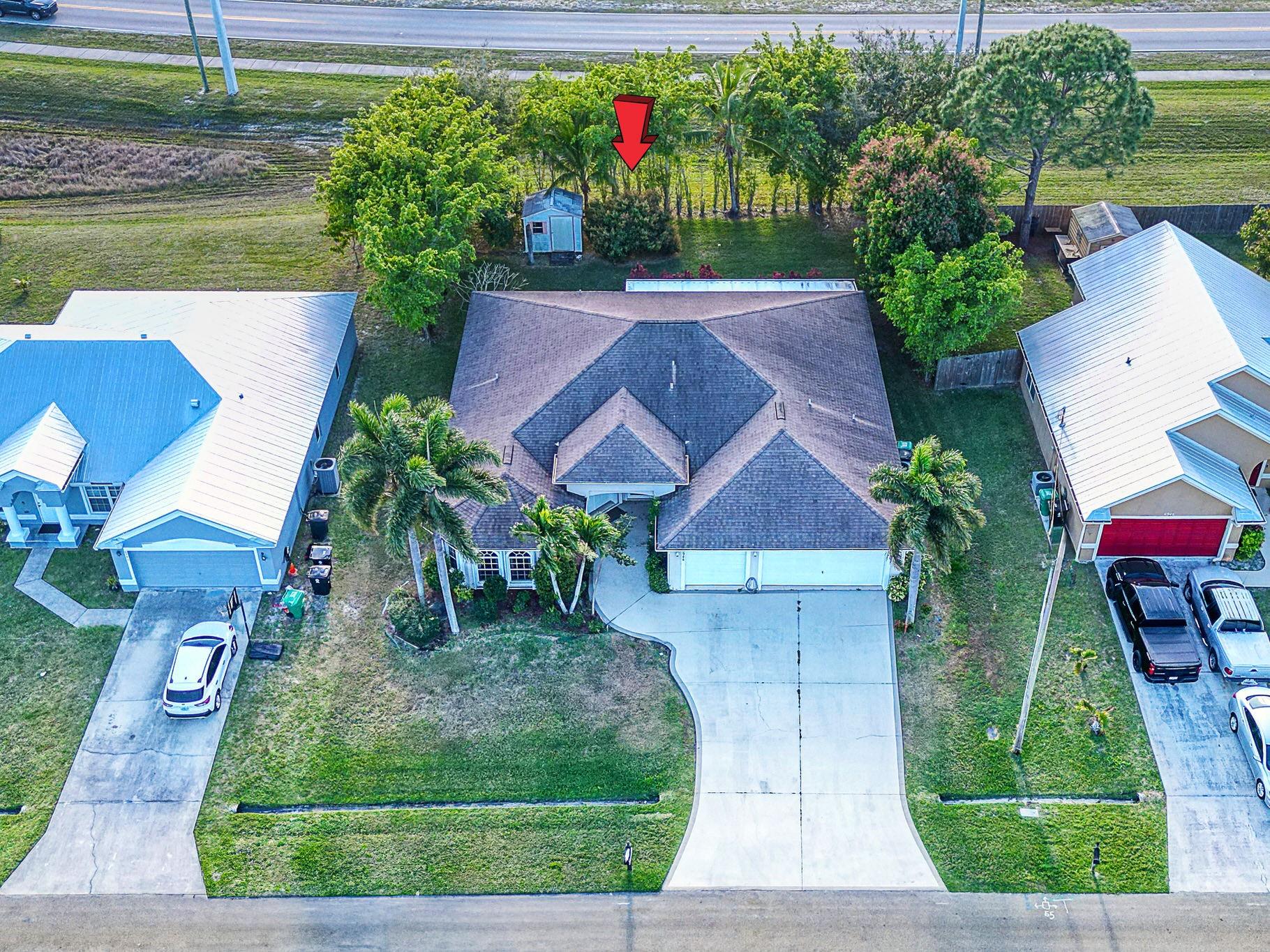 6944 NW Daffodil Ln