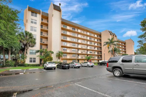 3300 W Rolling Hills Circle Unit 705, Davie, FL MLS: R11080785