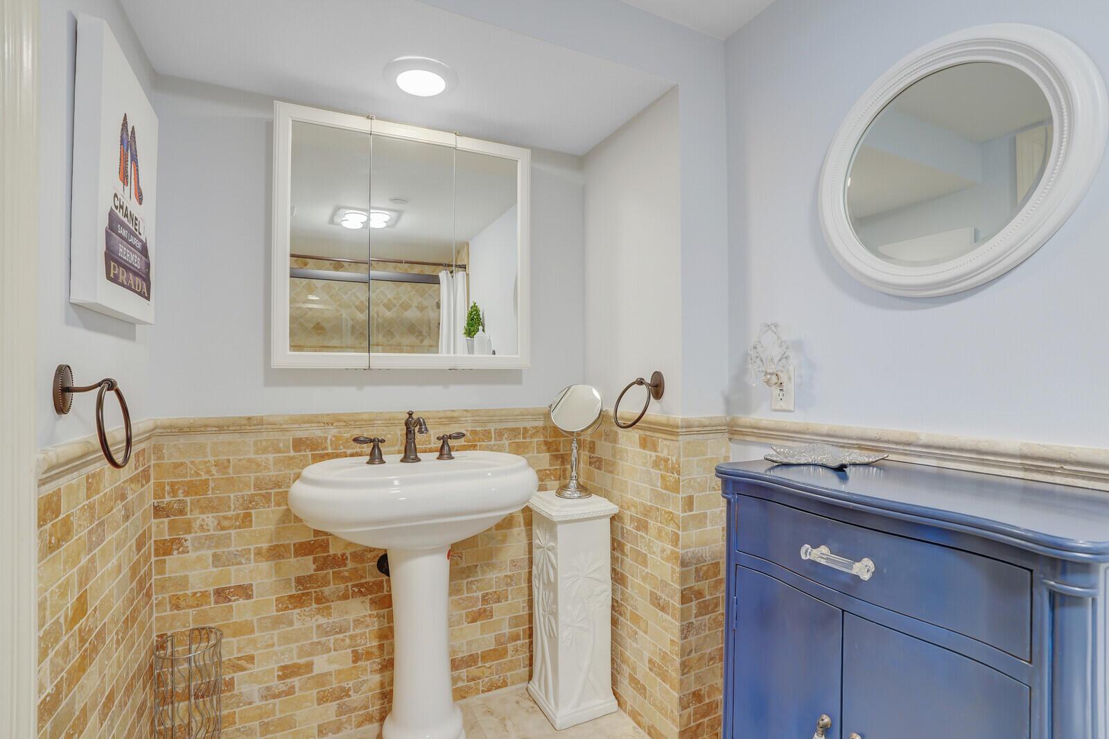 LANDFALL CONDO - Residential