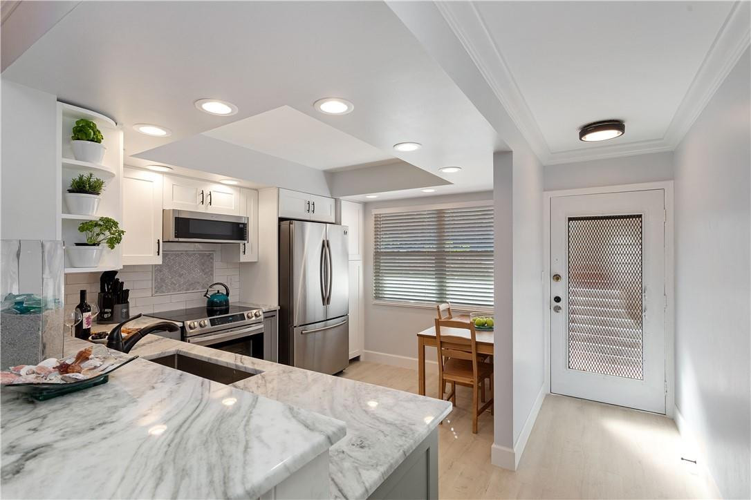 GRANADA VILLAGE - Residential