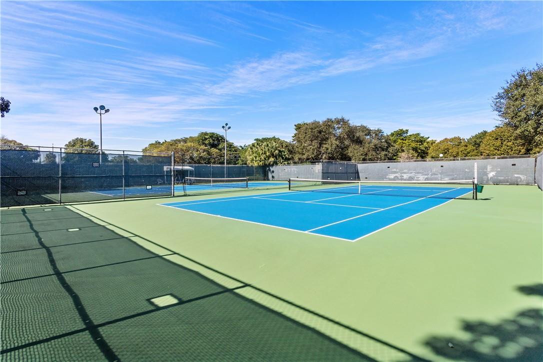 GRANADA VILLAGE - Residential