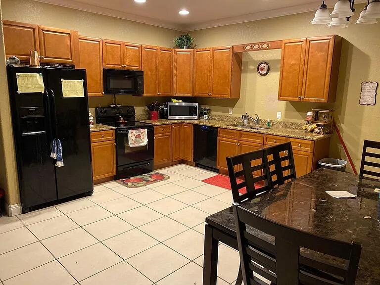 GRAND OAKS ON LAKE DAMON - Residential Lease