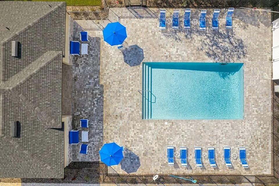 GRAND OAKS ON LAKE DAMON - Residential Lease