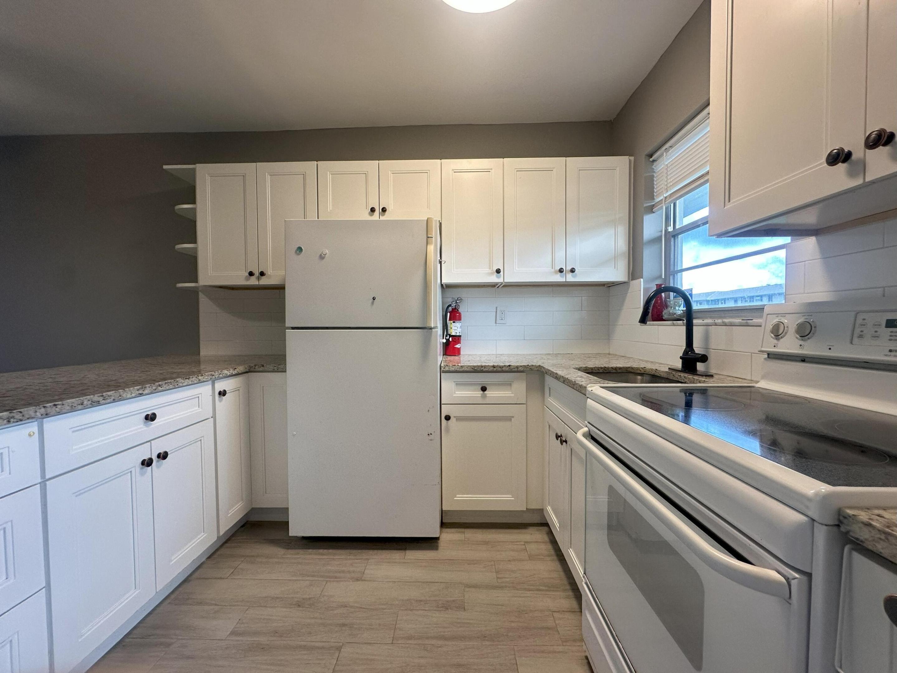 View photos, virtual tours, details... 1113 LAKE Terrace 107