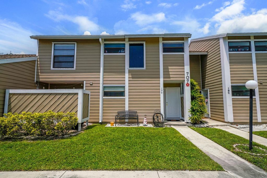 Photo of 707 Stonewood Court #19b, Jupiter, FL 33458 (MLS # R10904814)