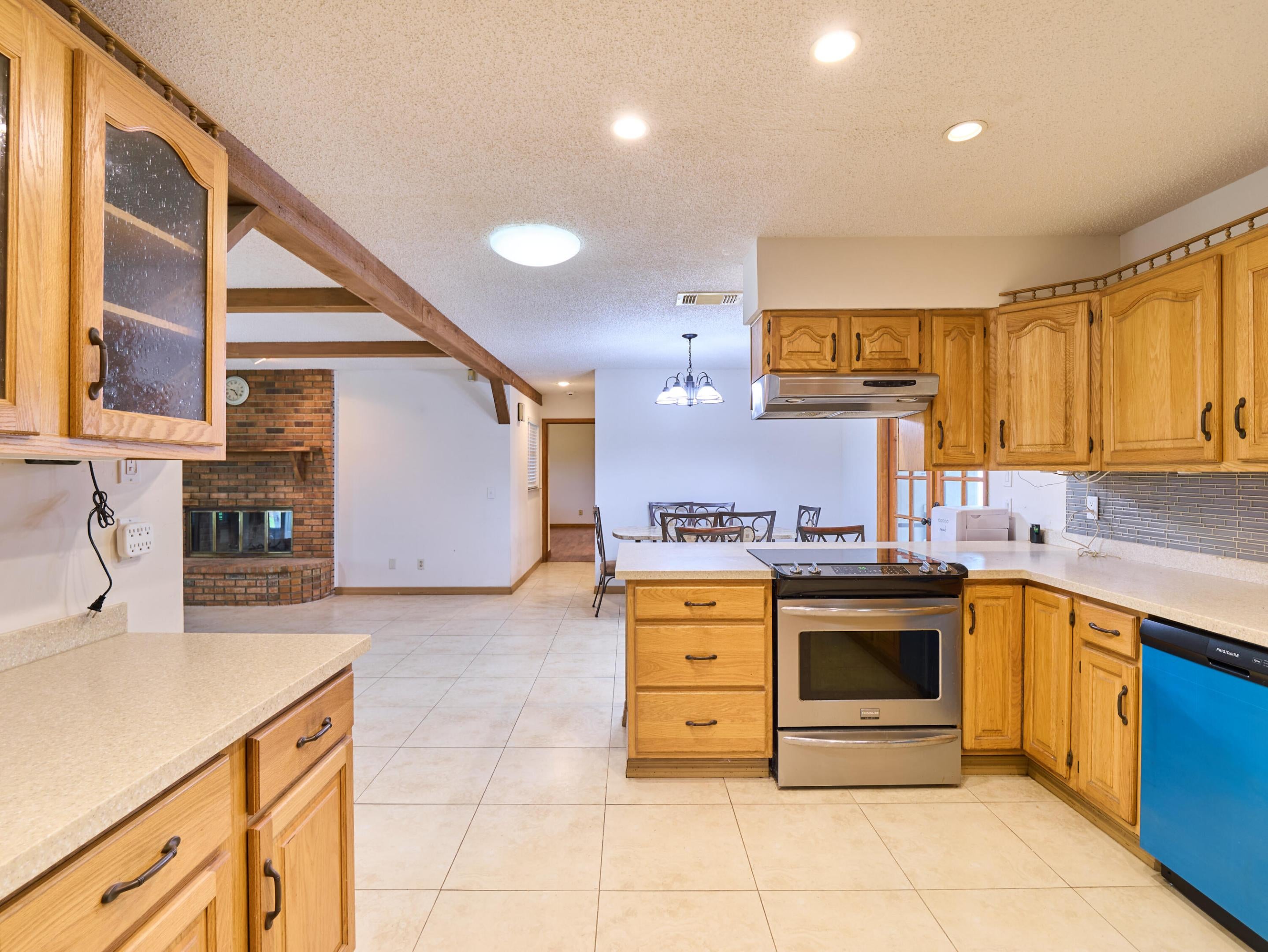 1302 SW Bartell Avenue, Port St Lucie, FL, 34953/$574,990 2 1302 SW Bartell Avenue