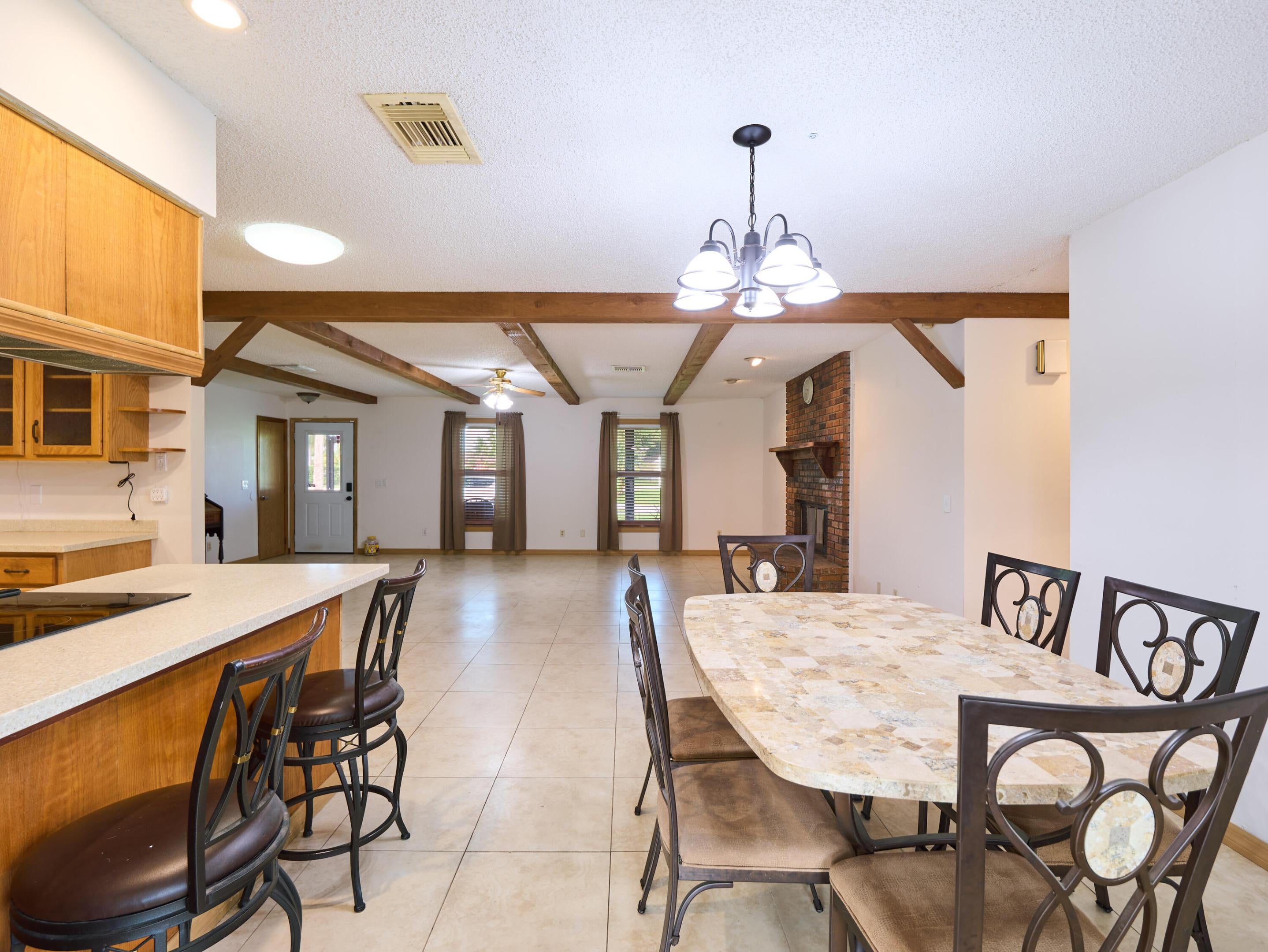 1302 SW Bartell Avenue, Port St Lucie, FL, 34953/$574,990 4 1302 SW Bartell Avenue