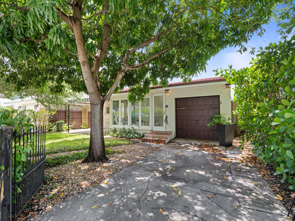1615 N Lakeside Drive