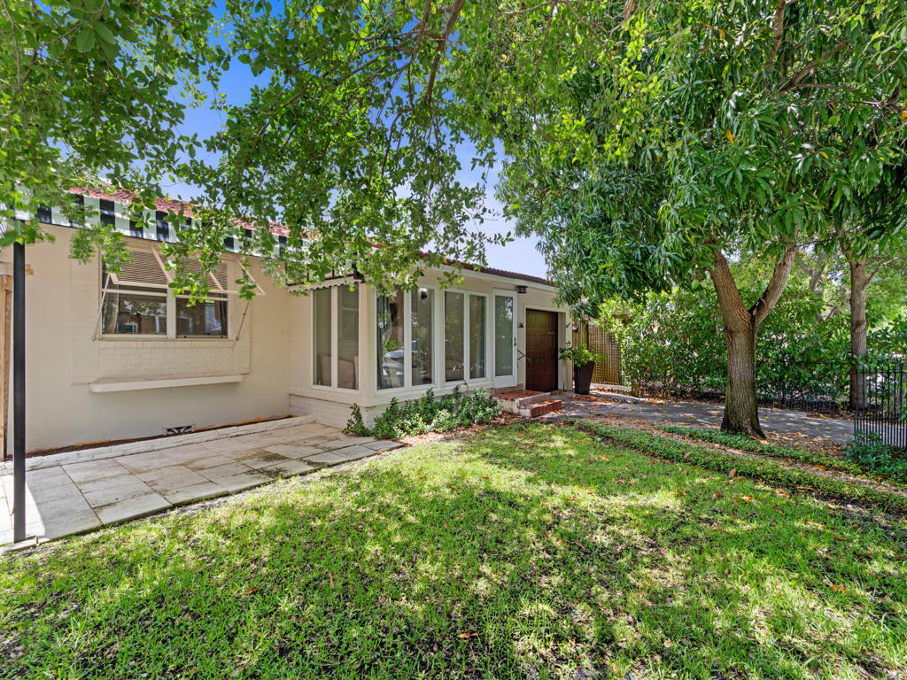 1615 N Lakeside Drive