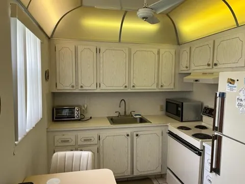 61 Dorset B, Boca Raton, FL MLS: R10971831