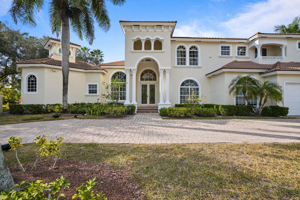 Photo of 3201 E Stonebrook Circle, Davie, FL 33330 (MLS # B26000093)