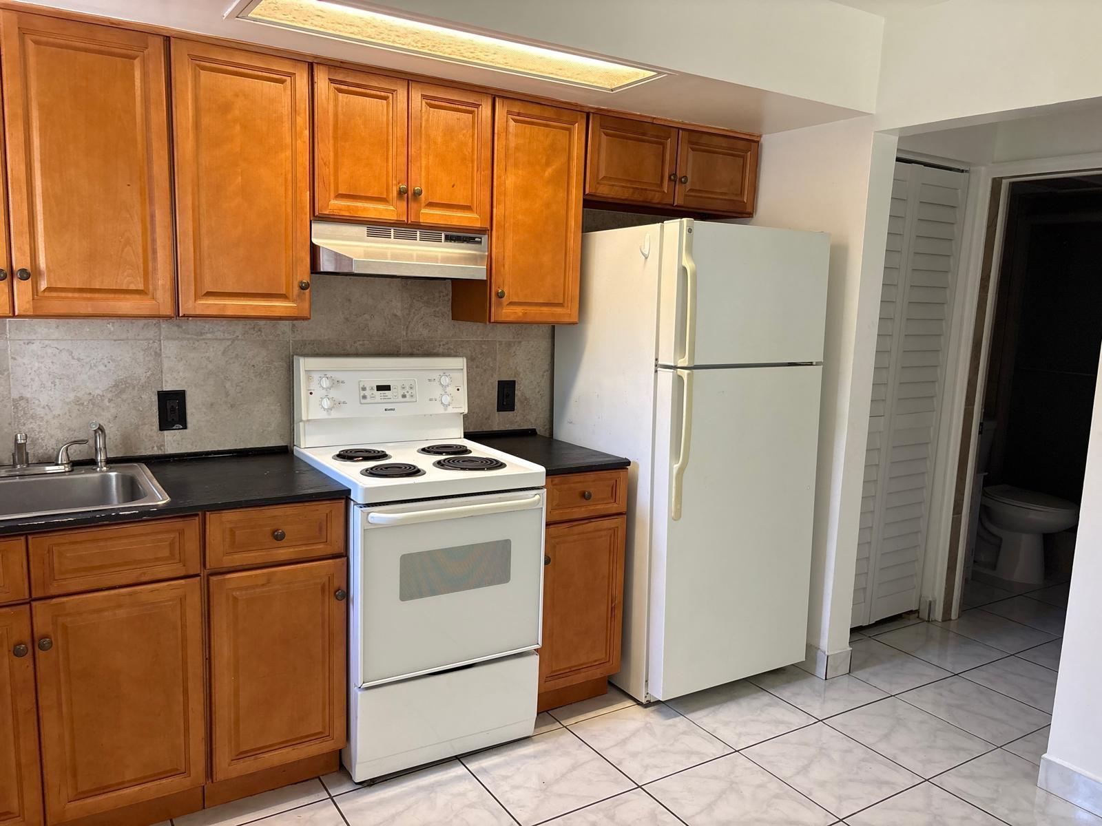 NORTH HOLLYWOOD - Residential Lease