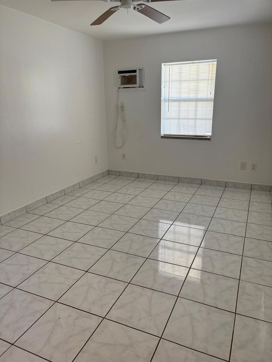 NORTH HOLLYWOOD - Residential Lease